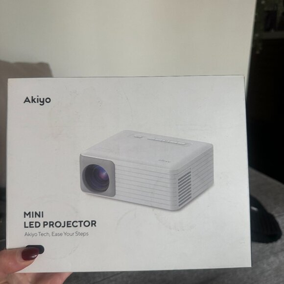 BRAND NEW IN BOX PROJETOR SYSTEM - Picture 1 of 2